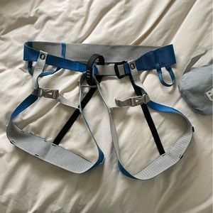 Petzl Tour harness